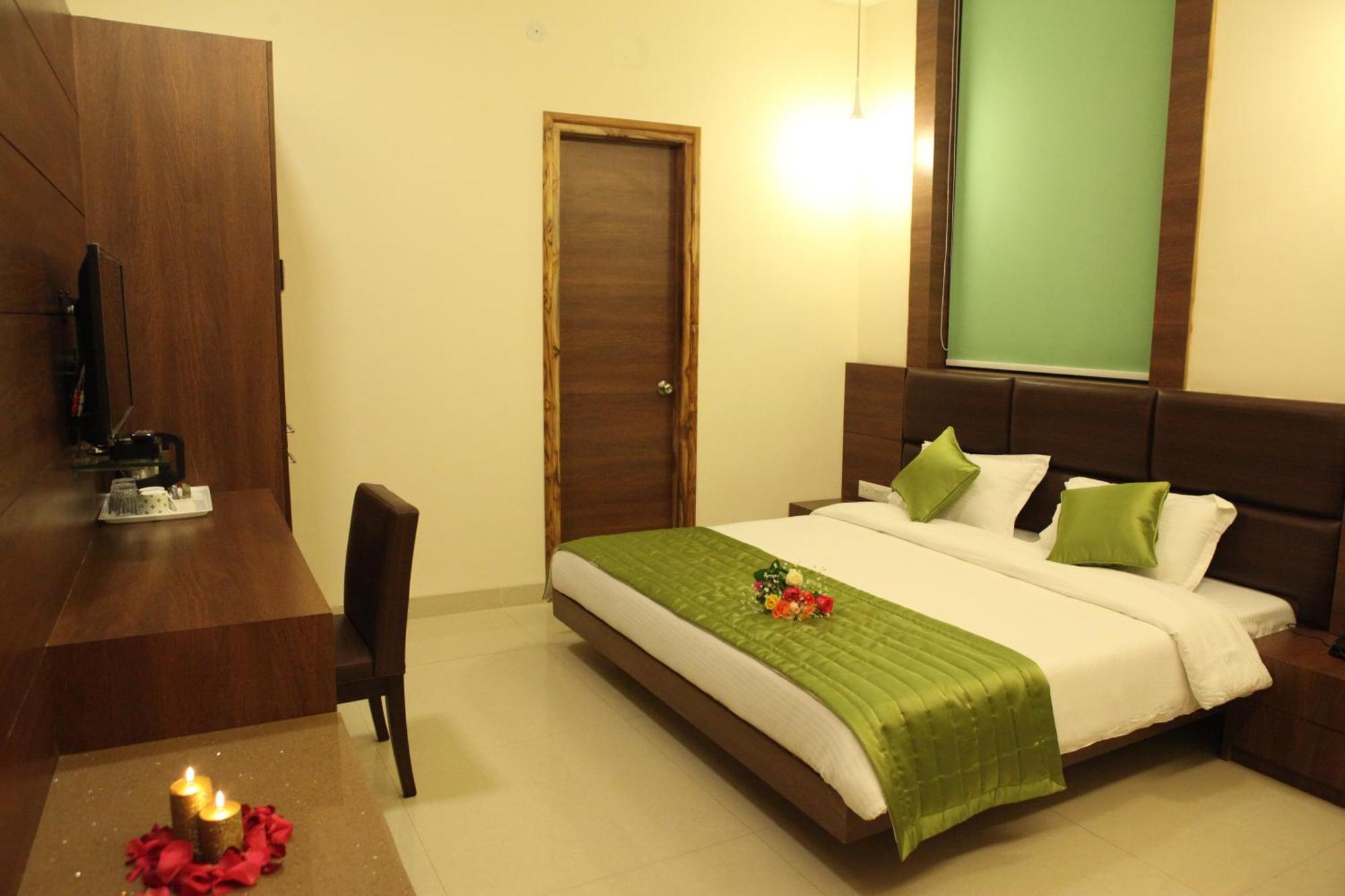 Hotel Golden Fern ปาเตียลา ภายนอก รูปภาพ