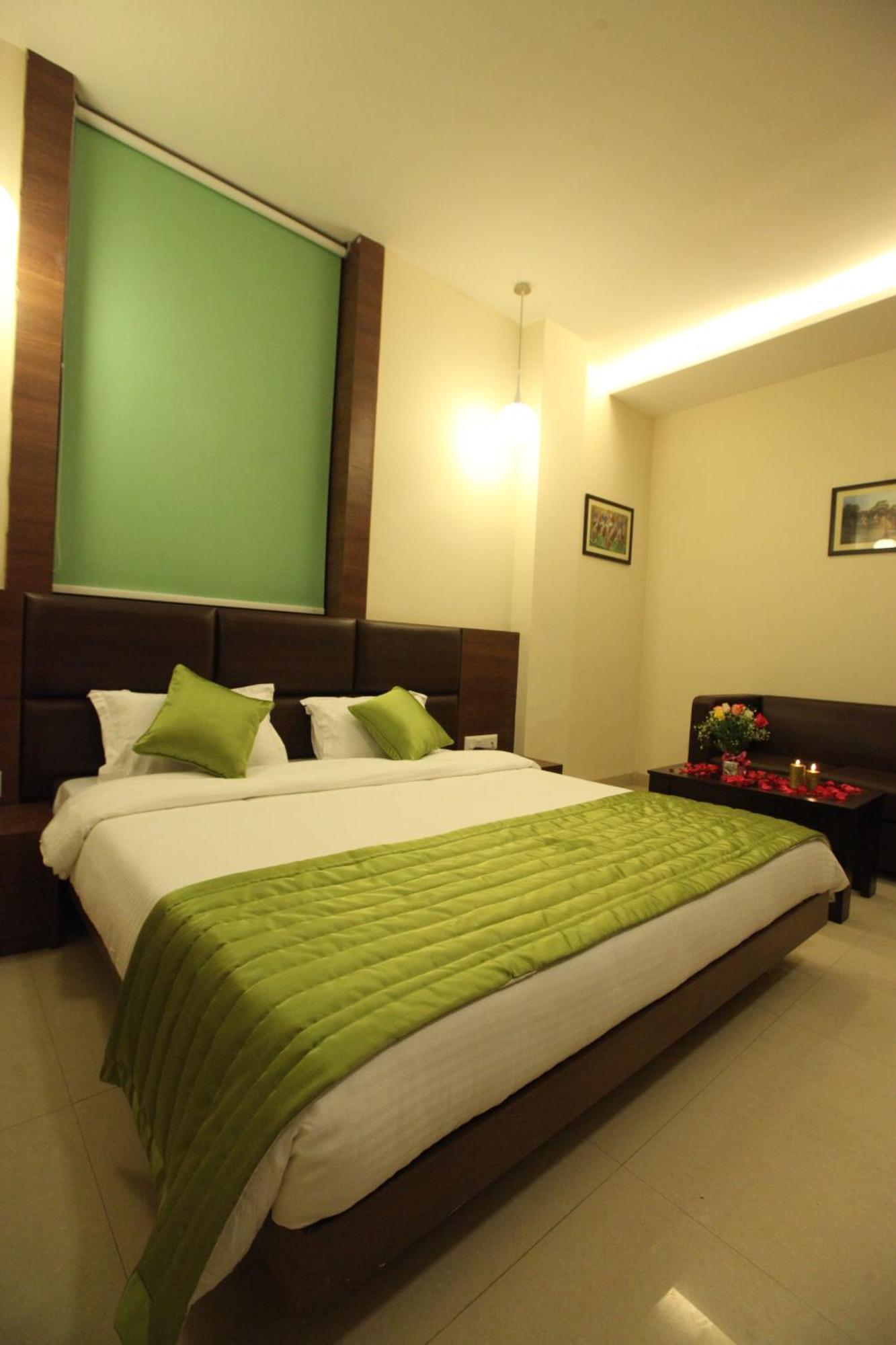 Hotel Golden Fern ปาเตียลา ภายนอก รูปภาพ